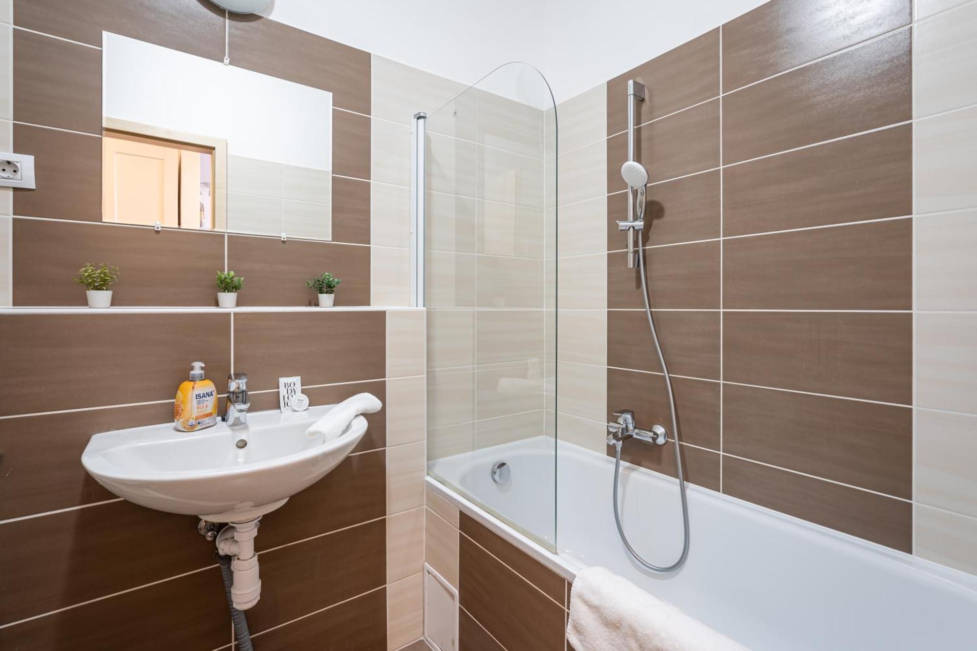 City Center Corvin Suite Apartment Budapest Ngoại thất bức ảnh